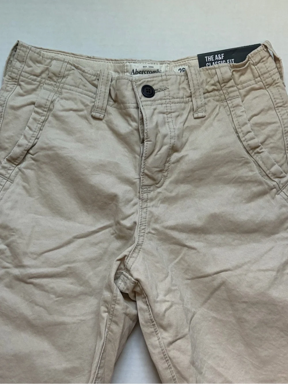 NWT Abercrombie & Fitch Classic Fit At The Knee Shorts